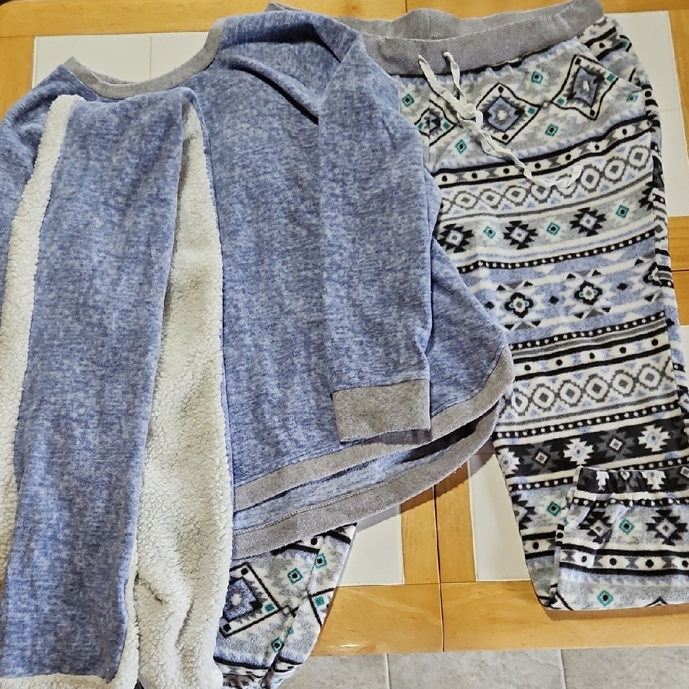 Cuddl Duds Blue and Gray Lounge Set